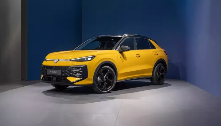Cận cảnh Volkswagen T-Roc có giá từ 1,1 tỷ đồng, sẽ chỉ có tùy chọn động cơ 1.5 eTSI tại Anh