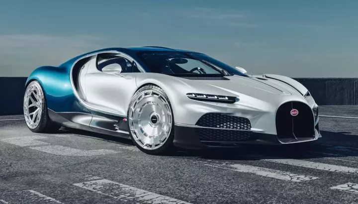 Bugatti Tourbillon màu trắng và xanh thử nghiệm với hai bộ mâm xe trong suốt bóng mờ