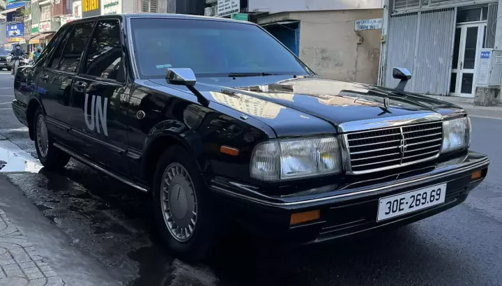 Cận cảnh Nissan Cedric của nhà sưu tập với dàn xe khoảng 800 chiếc trị giá gần 4.000 tỷ đồng