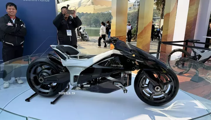 Mô tô với thiết kế đi trước thời đại Honda EV Outlier xuất hiện tại Việt Nam