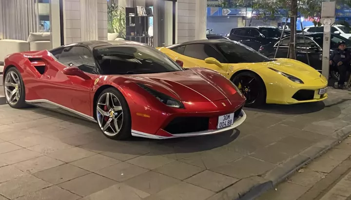 Cặp siêu ngựa Ferrari 488 GTB xuất hiện tại Hà Nội