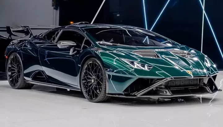 Lạ mắt với siêu xe Lamborghini Huracan STO mang màu Verdy Hydra