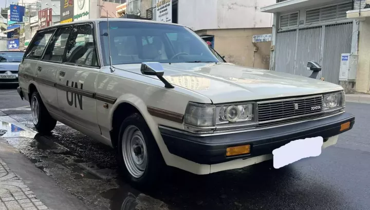 "Qua" Vũ tàn tàn dạo phố cùng Toyota Cressida Wagon