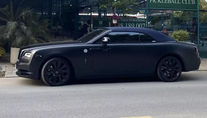 Doanh nhân Tp.HCM tậu xe siêu sang mui trần Rolls-Royce Dawn, giá hơn 12 tỷ đồng
