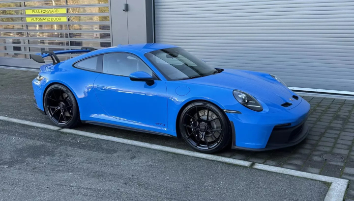 Hy hữu khi đại lý siêu xe Ferrari đang rao bán Porsche 911 GT3 trang bị số sàn