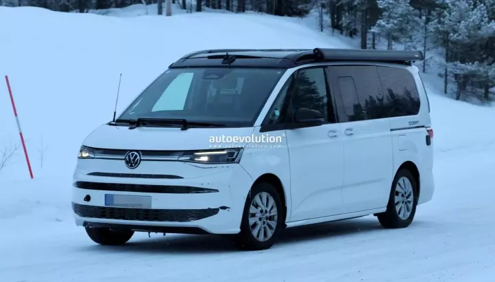 Phiên bản nâng cấp Volkswagen Multivan T7 2027 bị bắt gặp tại California, trang bị đèn pha lớn hơn