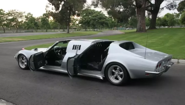 Ai đó đã kéo dài chân cho chiếc xe Chevrolet Corvette Stingray 1969 này