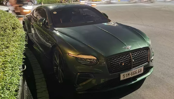Hà Nội gọi, doanh nhân Sài thành đáp lời với Bentley Continental GT thế hệ mới cùng màu, biển số gần 1 tỷ đồng