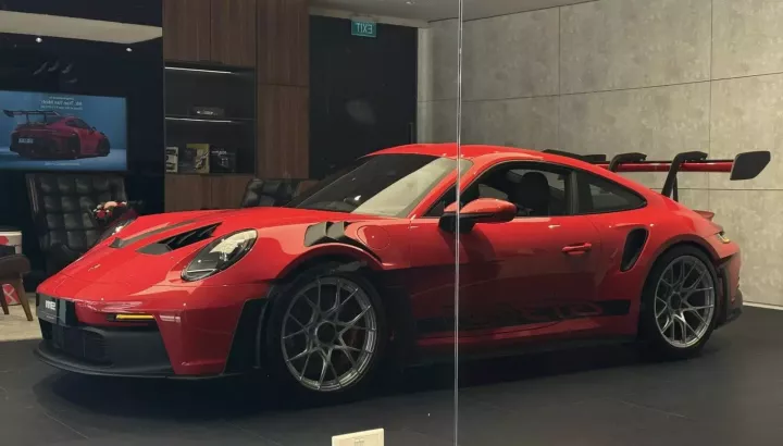 Cận cảnh Porsche 911 GT3 RS mới lộ diện xuất hiện tại Việt Nam: Màu sơn cực chiến, không có nhiều trang bị