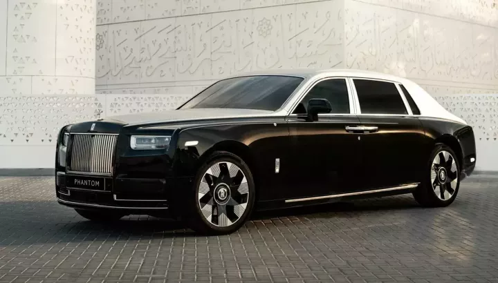 Vén màn Phantom Arabesque độc bản - chiếc Rolls-Royce đầu tiên sở hữu nắp ca-pô được khắc laser