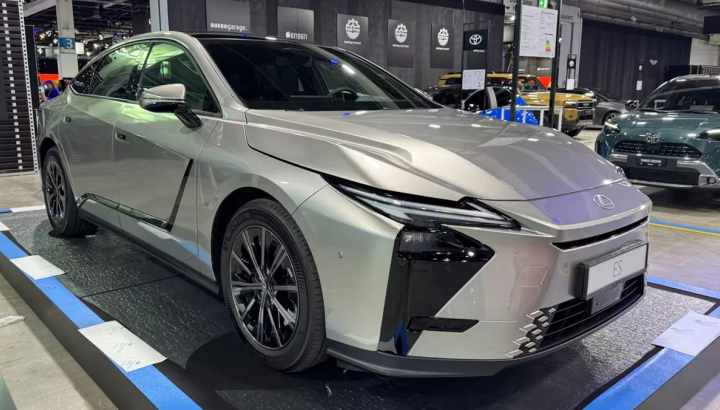 Sedan hạng sang Lexus ES thế hệ mới được hé lộ lịch bán ở Việt Nam