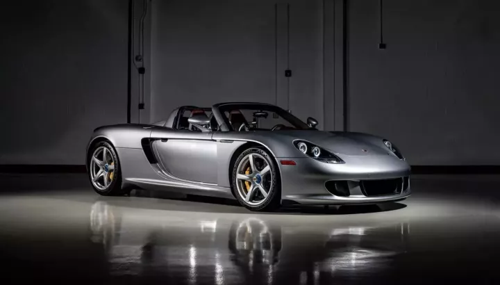 Dù nằm im trong nhiều năm qua, chiếc Porsche Carrera GT 2005 vẫn khiến chủ xe tốn 2,3 tỷ đồng tiền bảo dưỡng