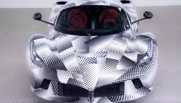 Có thể bạn cho rằng đại gia này "hâm" khi bỏ ra 62,5 tỷ đồng để mua 1 chiếc Ferrari không được phép chạy ngoài đường