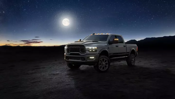 Ram 2500 Power Wagon và Rebel ra mắt phiên bản Lunar Edition