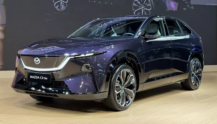 SUV hạng trung Mazda CX-6e được trưng bày tại Thái Lan, bán ra vào cuối năm nay