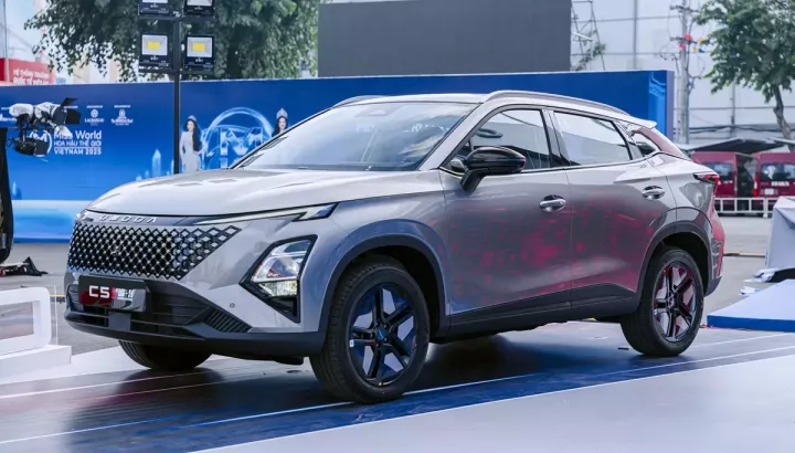 Omoda C5 SHS-H ra mắt Việt Nam, chỉ "ăn" 4,9 lít xăng/100 km, giá ưu đãi từ 599 triệu đồng