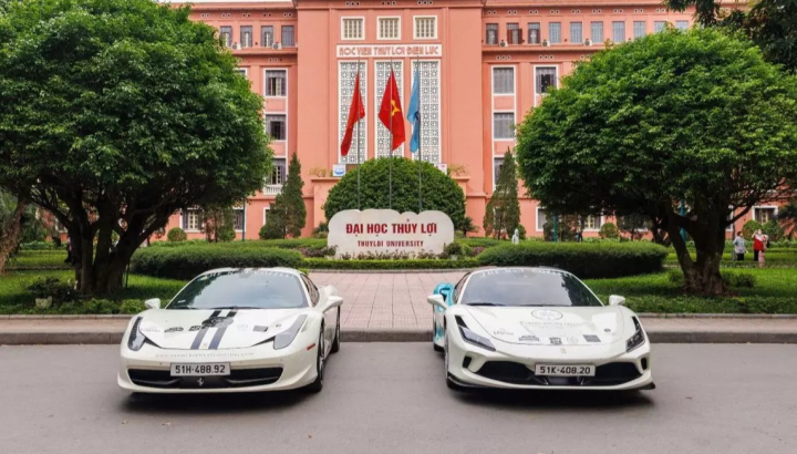 “Siêu ngựa” Ferrari F8 Spider khuấy đảo giới sinh viên tại Hà Nội