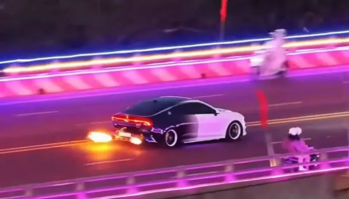 Tài xế điều khiển chiếc Kia K5 "khạc lửa" tại Đắk Lắk bị phạt đến 77 triệu đồng