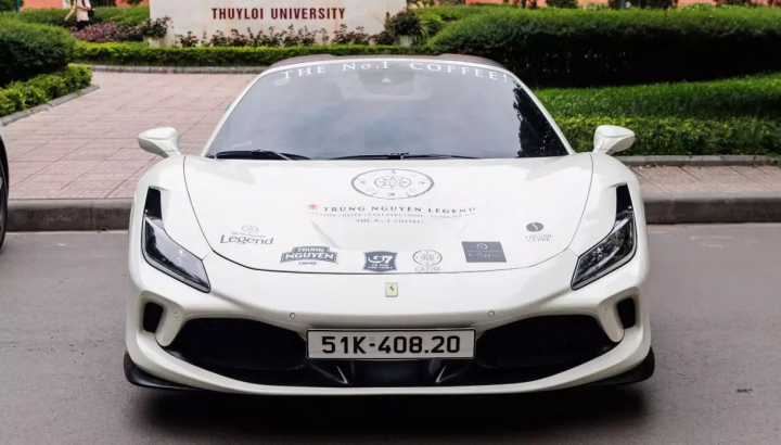 Tại sao ông trùm cà phê Trung Nguyên dùng siêu xe để chở sách quý?