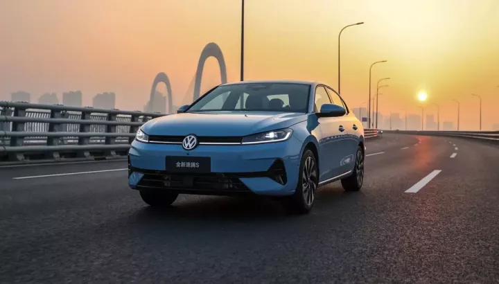 Volkswagen ra mắt sedan cỡ nhỏ mới, giá rẻ nhưng trang bị "xịn sò" như ô tô điện