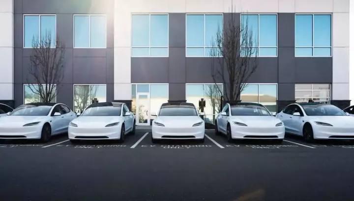 Tesla giành lại vị trí hãng xe điện số một thế giới sau khi doanh số của BYD giảm 25%