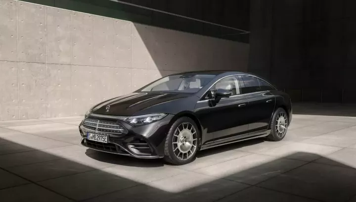 Trước khi bị khai tử, Mercedes-Benz EQS được bổ sung phiên bản nâng cấp với pin mới sạc nhanh hơn