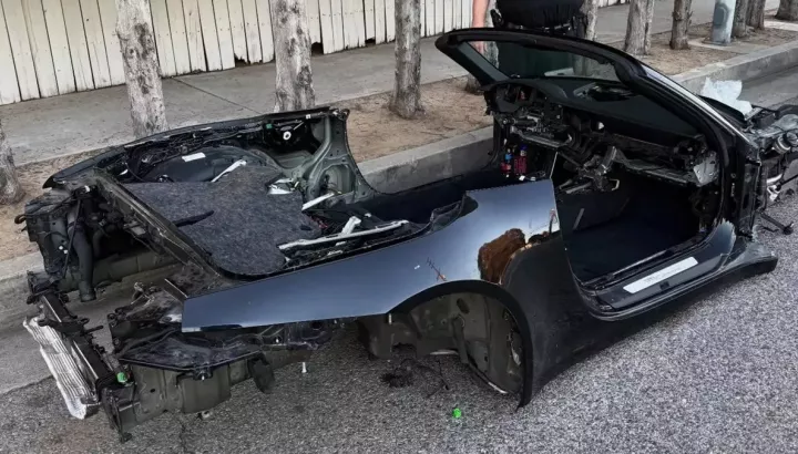 Chiếc Porsche 911 bị kẻ trộm "lột trần” đến mức người qua đường tưởng nhầm là xe Mazda