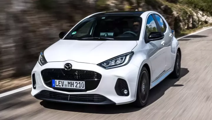 Mazda2 do Toyota sản xuất được nâng cấp trong khi xe do chính Mazda phát triển lại âm thầm bị khai tử