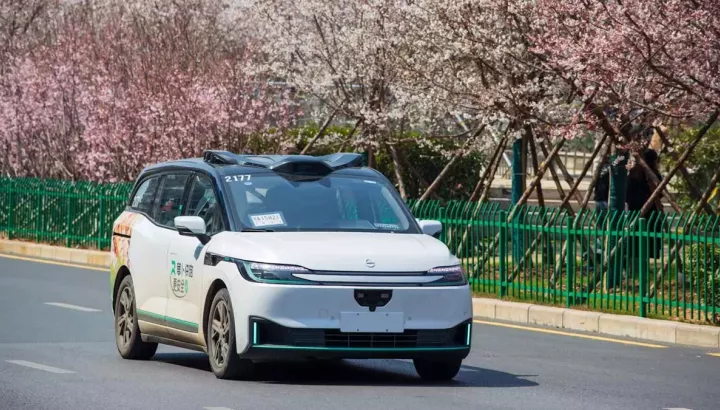 200 chiếc robotaxi tê liệt giữa đường, Trung Quốc dừng cấp phép mới cho xe tự lái