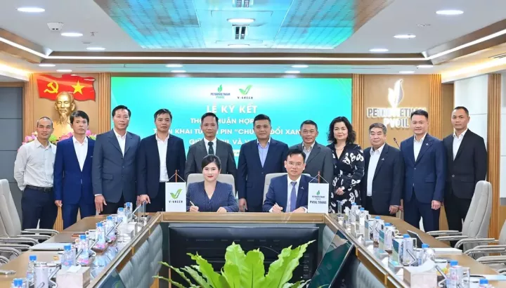 V-Green lắp 3.000 tủ đổi pin xe máy điện VinFast tại các cây xăng PVOIL