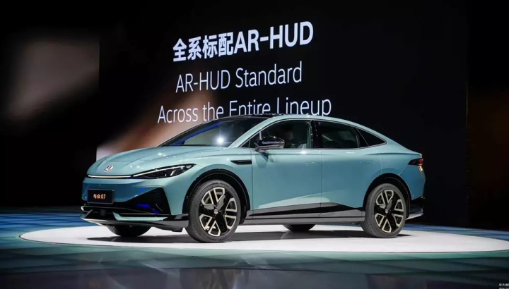 Volkswagen tung ra mẫu sedan cỡ trung mới với giá rẻ, cạnh tranh Toyota Camry
