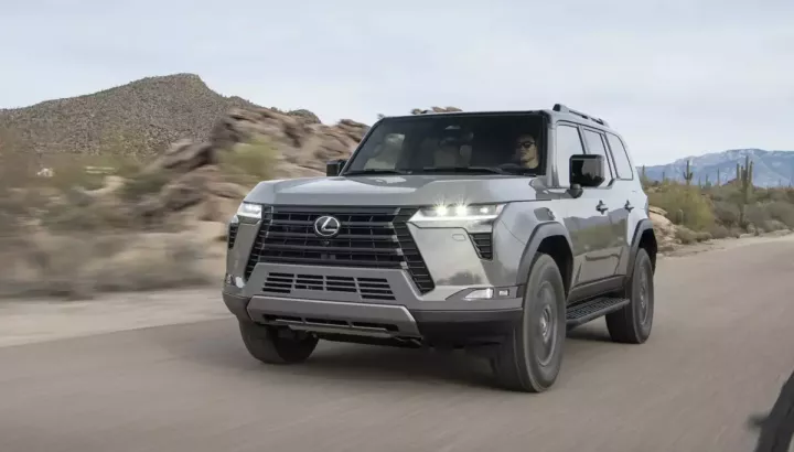 SUV hạng sang Lexus GX được xác nhận sắp có thêm phiên bản hybrid mới giống Toyota Land Cruiser
