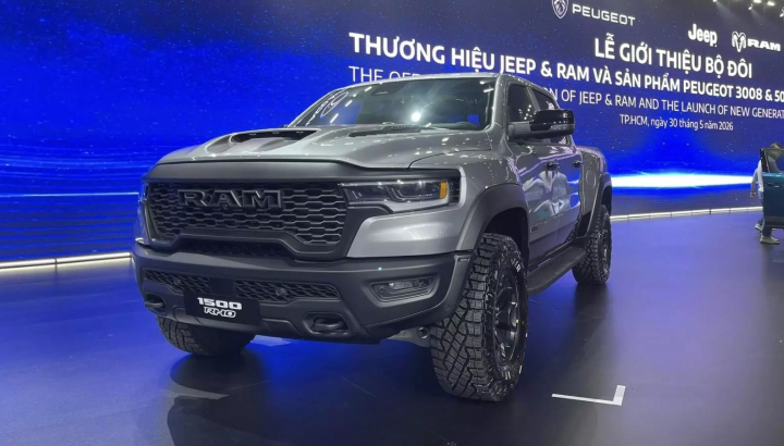 Xe bán tải cỡ lớn Ram 1500 chính thức quay trở lại Việt Nam với 2 phiên bản, giá từ 3,749 tỷ đồng