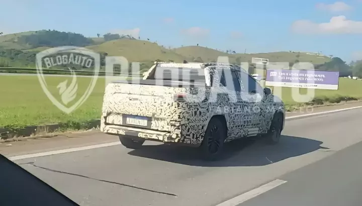 Toyota Corolla Cross phiên bản bán tải hoàn toàn mới bất ngờ lộ diện, ra mắt vào đầu năm sau