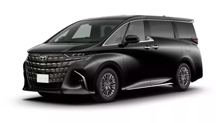 "Chuyên cơ mặt đất" Toyota Alphard được nâng cấp nhẹ với phiên bản hybrid sạc điện rẻ hơn