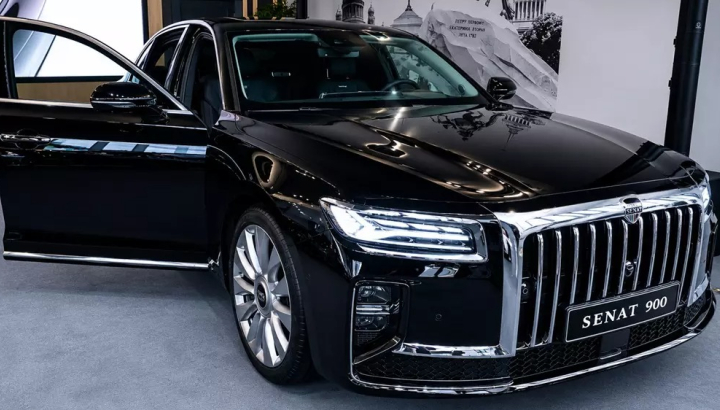 Sedan hạng sang cỡ lớn Senat 900 trình làng, thực chất là phiên bản đổi tên của Hồng Kỳ H9 từng bán ở Việt Nam