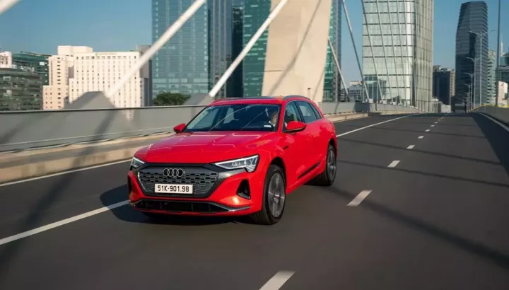 Cặp đôi xe điện hạng sang Audi e-tron và Q8 e-tron bị triệu hồi tại Việt Nam vì lỗi bộ trợ lực phanh
