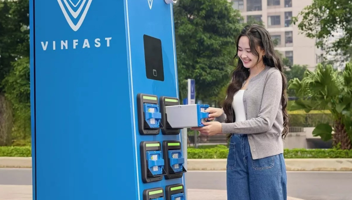V-Green hợp tác với EVNHANOI để triển khai 10.000 tủ đổi pin xe máy điện