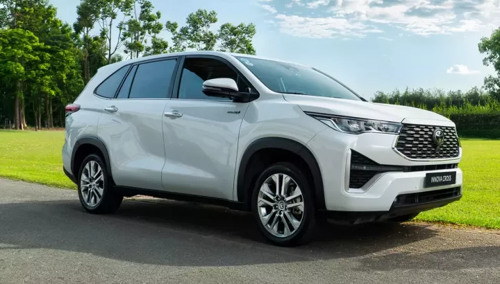 Doanh số xe MPV tháng 6/2026: Toyota Innova Cross chỉ bán thua VinFast Limo Green