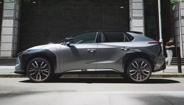 Khách hàng mua mẫu SUV điện này của Toyota được hưởng mức trợ cấp bằng nửa giá xe