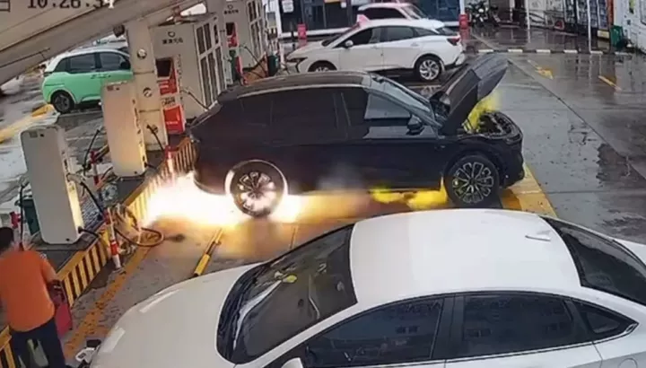 Zeekr 7X sắp bán ở Việt Nam bốc cháy tại trạm sạc, hãng lên tiếng giải thích