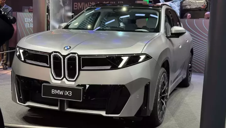 Khách hàng ồ ạt đặt cọc mua BMW iX3 dù chưa được sờ tận tay xe tại đại lý