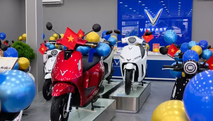 VinFast ưu đãi đến 3 triệu đồng cho khách hàng chuyển từ xe máy xăng sang xe máy điện