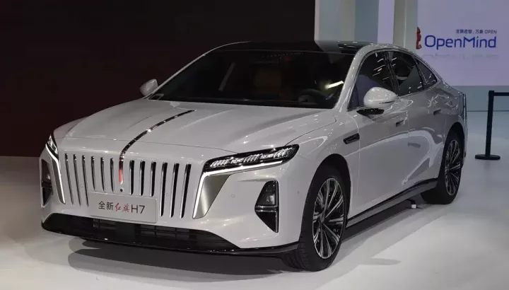 Hongqi H7 thế hệ mới chính thức trình làng, chạy 240 km không tốn xăng