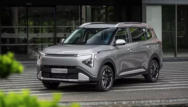 Kia Carens Clavis chính thức ra mắt Việt Nam, được định vị như bản cao cấp hơn của Carens, giá từ 639 triệu đồng