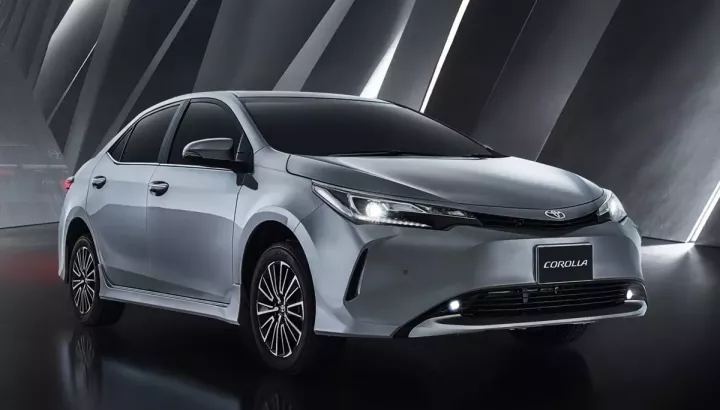 Phiên bản nâng cấp của Toyota Corolla Altis thế hệ cũ chính thức ra mắt với thiết kế thay đổi nhẹ