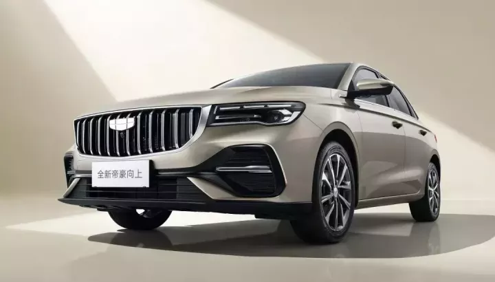 Sedan gia đình Geely Emgrand 2027 ra mắt với màn hình 12,8 inch và camera 540°