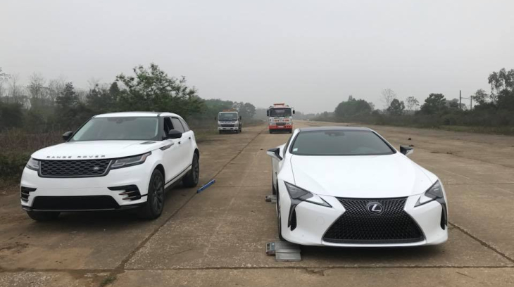 Lexus LC 500h 2018 màu trắng độc nhất Việt Nam xuất hiện tại sân bay Hòa Lạc