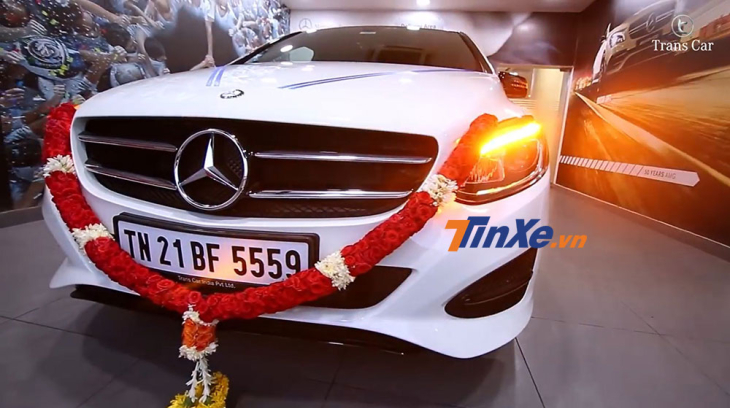 Lão nông 88 tuổi hoàn thành ước mơ mua xe Mercedes-Benz từ thủa nhỏ