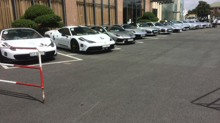 Dàn siêu xe "khủng" của Chủ tịch Trung Nguyên đã có mặt tại Cần Thơ